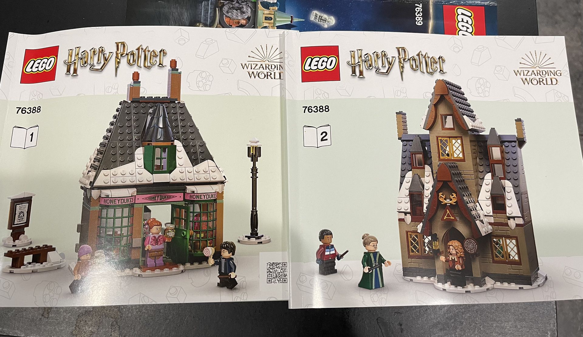 Lego Harry Potter Hogwarts Honeydukes 3 Broomsticks 76388 BOOKS ONLY