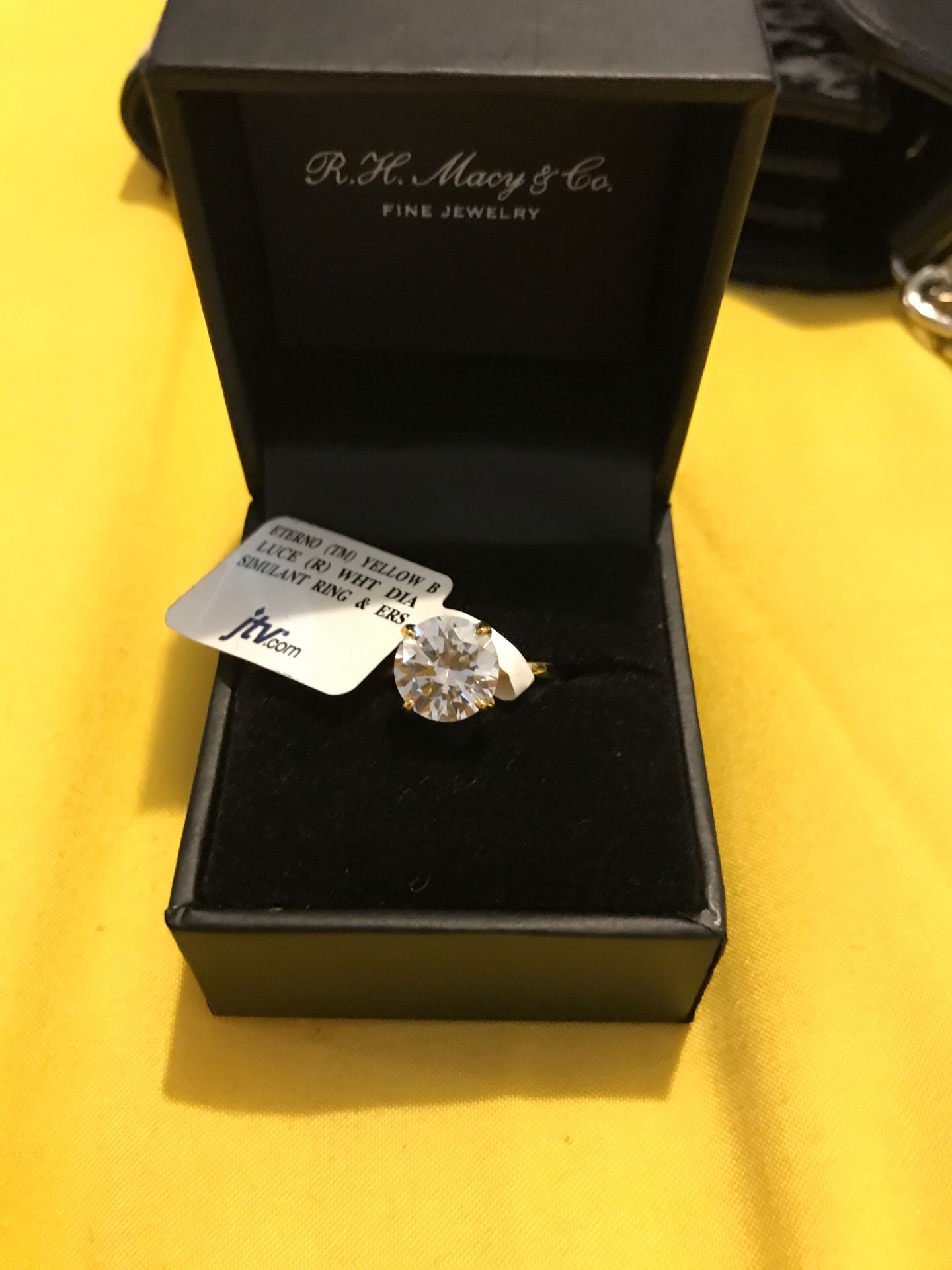 Bella Luce Simulant solitaire diamond ring (OfferUP!)