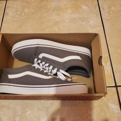 VANS SIZE 9 COMPLETAMENTE NUEVOS