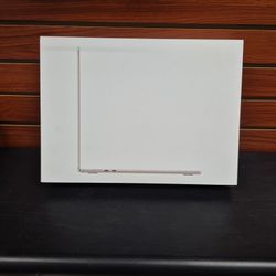 NEW Macbook Air 15" M4 Chip MW1J3LL/A
