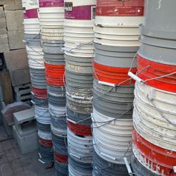 Cubetas para construcción para todo clase de construcción dos dólares cada una precio firme