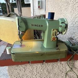 Singer 185 Sewing Machine In Working Condition 