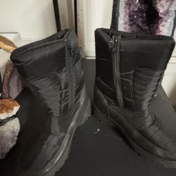 Snow boots size 11