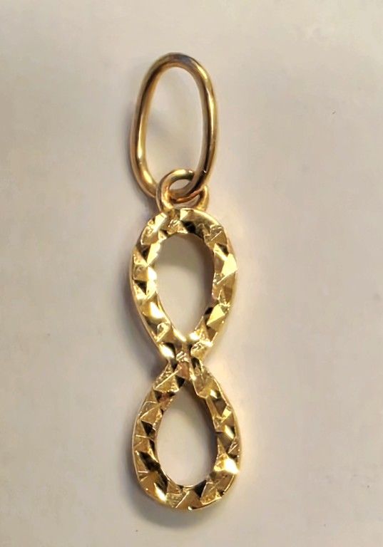 π18k Gold Infinity Pendant