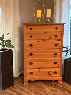 Large Solid Pine 6- Drawer Chest / Dresser