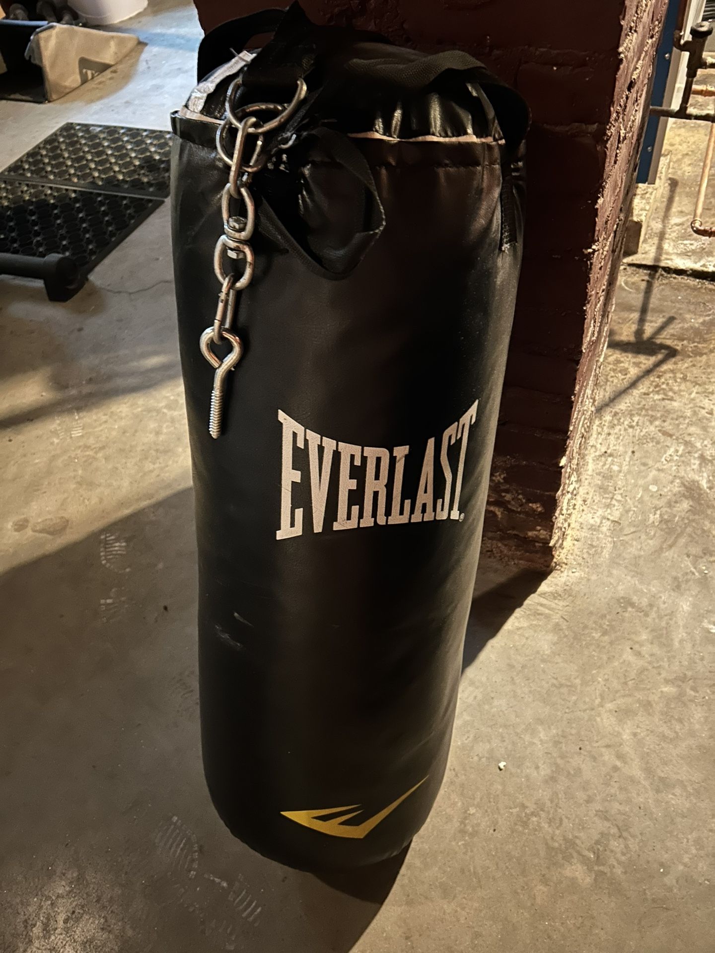 Everlast Heavy Bag