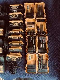 🚨Dewalt Tool Set, batteries, chargers, bits 🚨