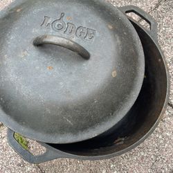 Vintage Cast iron lodge Pot 