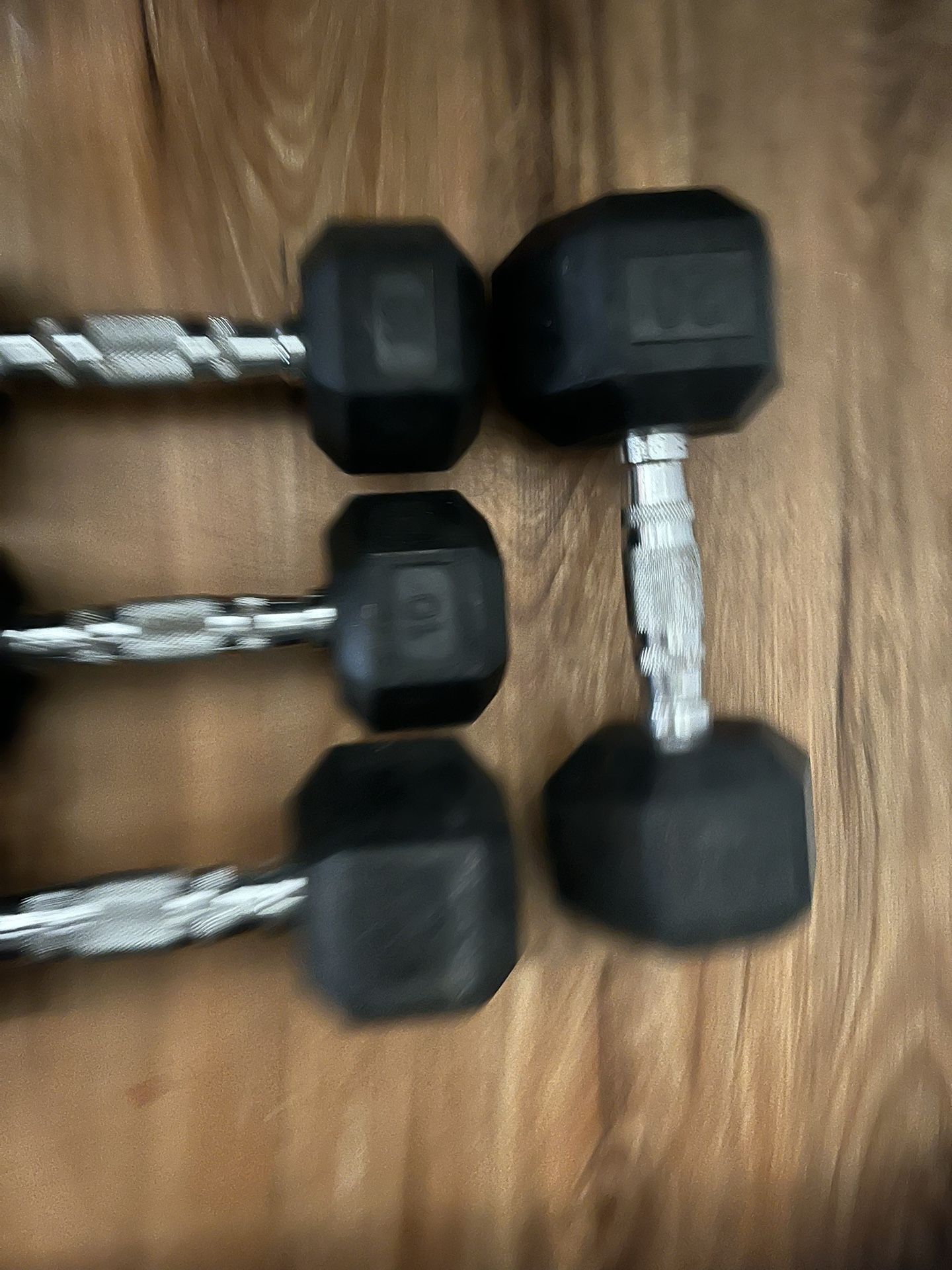 Dumbbells And More Exercise Stuff. Mancuernas y más para ejercicio.