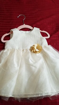 alegant cream n gold dress( size: 6-9/18 months)