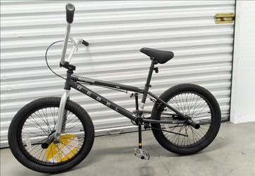 BIKE SALE!!  Mongoose 20” Rebel X1 BMX Bike w/ 4 foot pegs