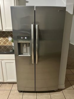 Stainless Steel Refrigerator with Ice and Water Dispenser