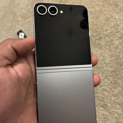 Samsung Galaxy Z Flip 6 256GB Unlocked 