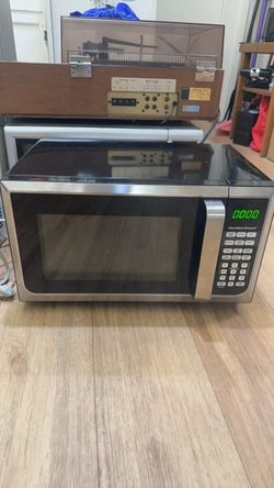 Hamilton Beach 0.9 Cu. Ft. 900W Stainless Steel Microwave (PARTS/REPAIR ONLY - NOT HEATING)