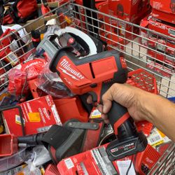 Milwaukee M12 Hacksaw With Battery 