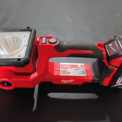 Milwaukee 18 volt 1200 Lumens LED Search Light 