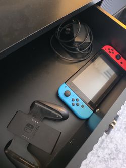 🎮 Nintendo Switch V2 Bundle – Excellent Condition – $175 OBO