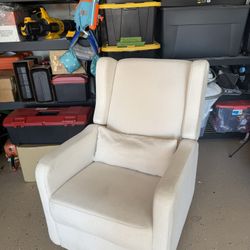 Carter’s Arlo Glider Recliner Nursery Chair