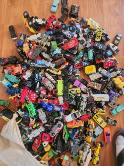 Over 200 hotwheels matchbox ect...