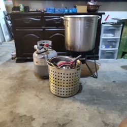 PROPANE Tank And Accessories For Crab Boils For Outside .
