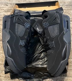 Black cat Jordan 4