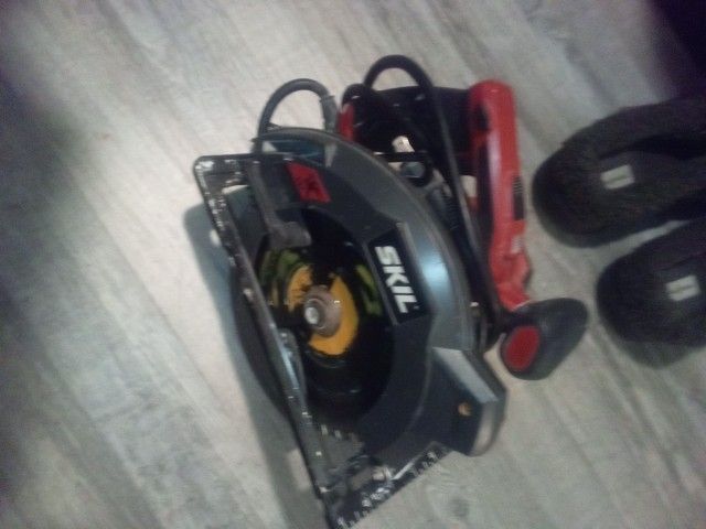 Skill 15 Amp Electric Saw