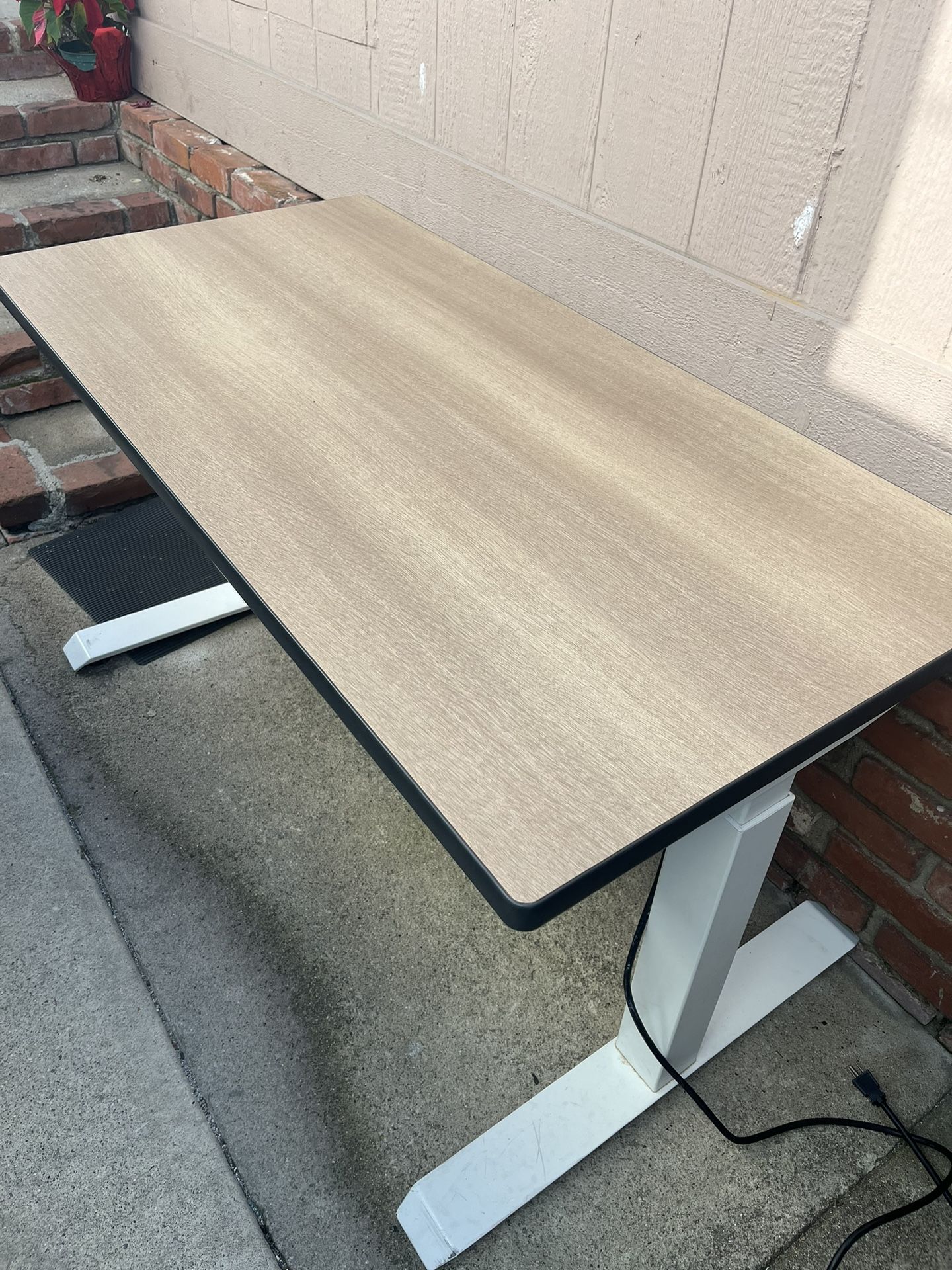 Electric Table 