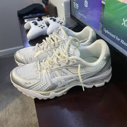 ASICS 