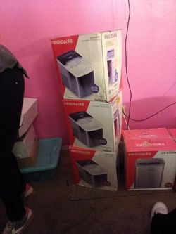 Frigidaire Portable Ice Maker 26 lbs