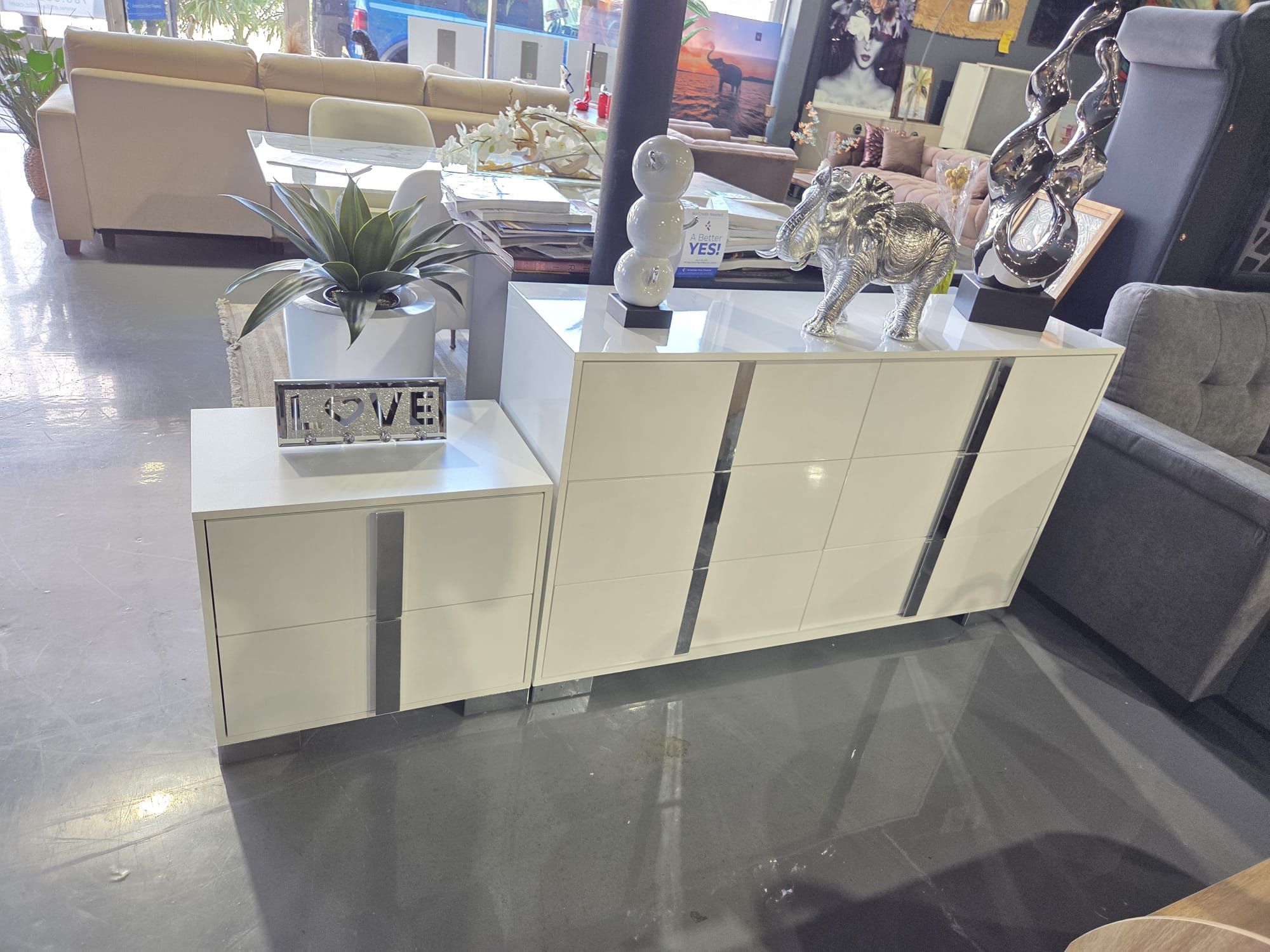DRESSER WHITE GLOSSY CHROME HANDLES 55X16X31