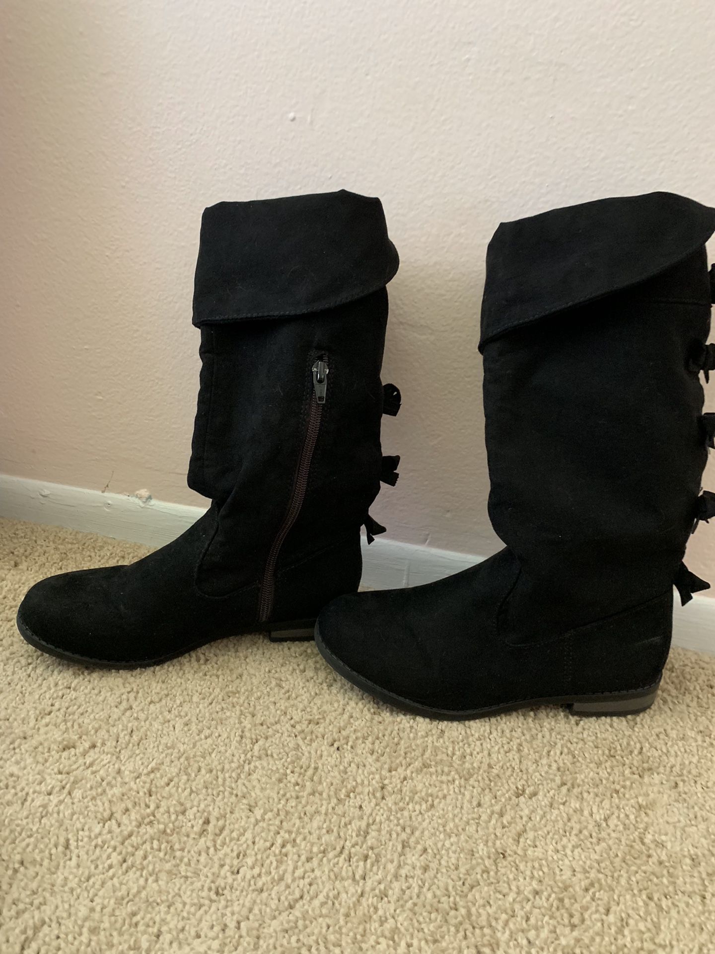 Girls size 4 black boots Cat & Jack like new