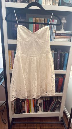 Lace strapless romper, never used. tag 🏷️ still on Size Medium 
