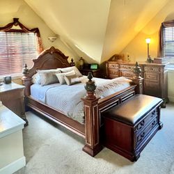 Traditional Queen Bedroom Set total 6 pieces