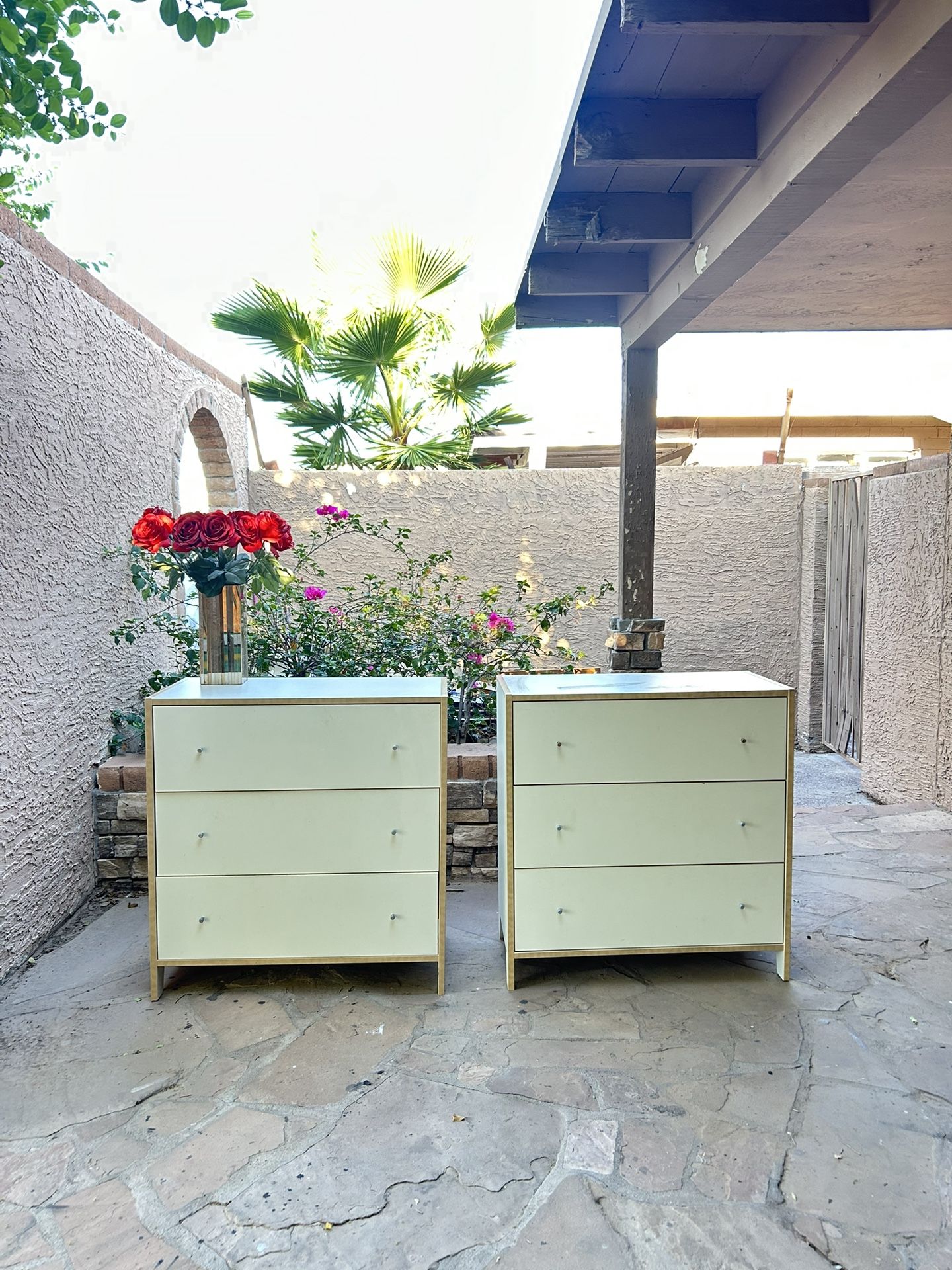 2 dressers/ nightstands set