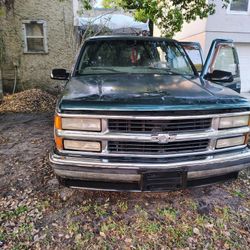 1999 Chevy Suburban 