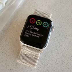 Apple Watch SE – Silver Aluminum Case (S/M)