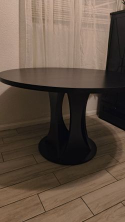 Dining room table 47 inches round