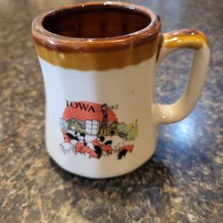 IOWA cream/tan ceramic mug 