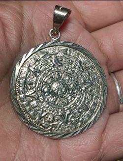 Medalla grande maya azteca
