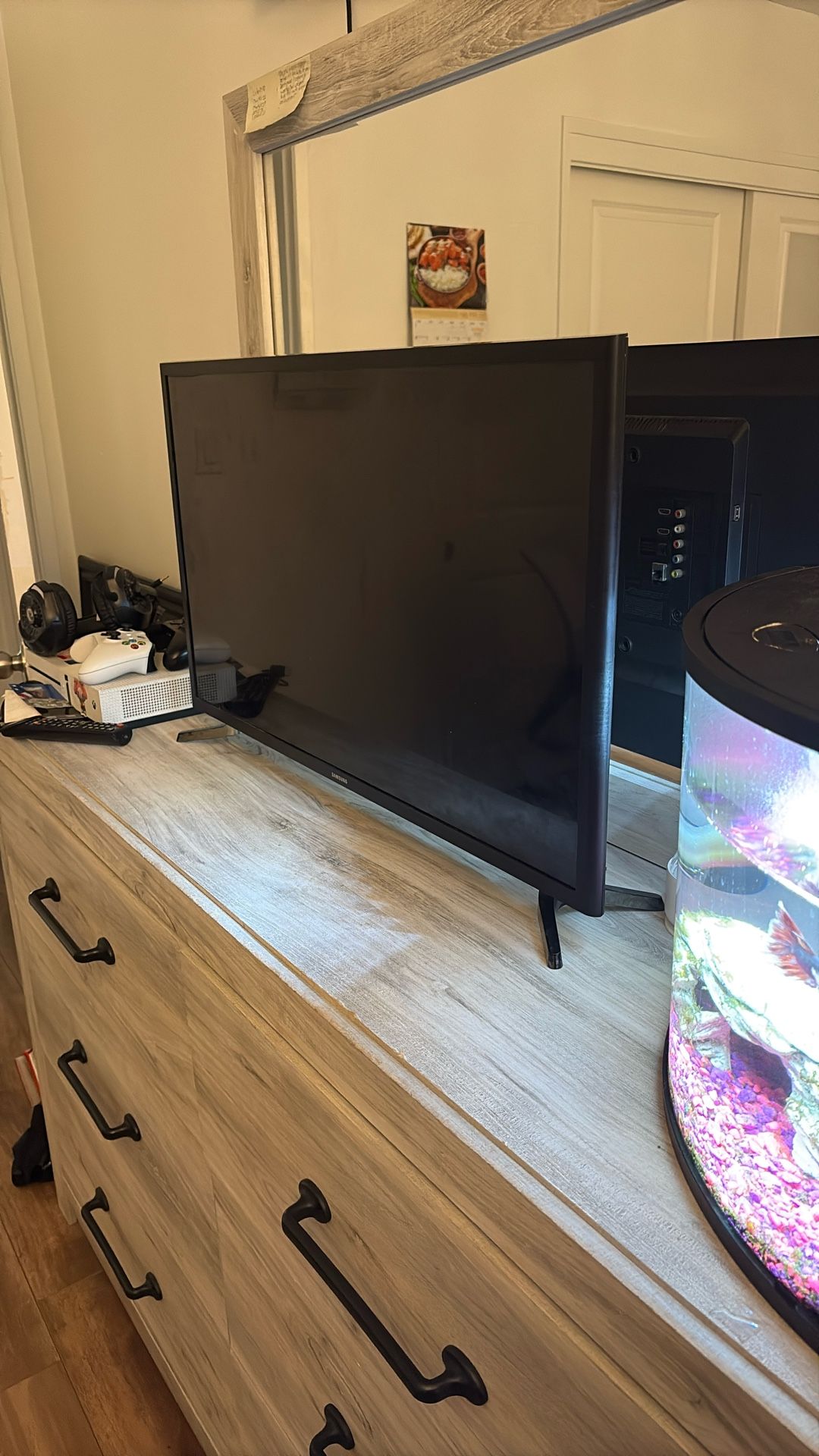 2016 32 inch samsung flatscreen