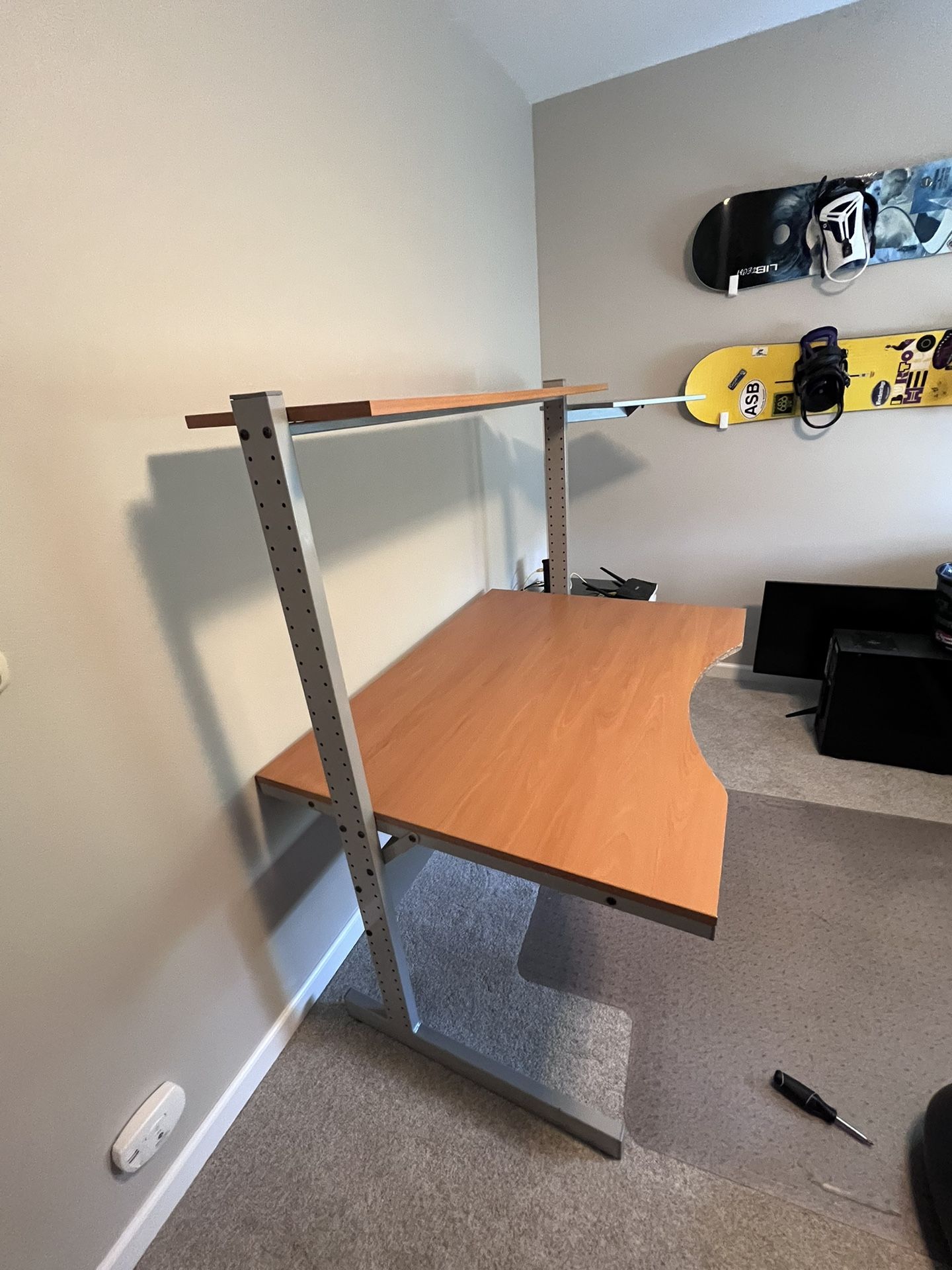 Completely Modular Desk