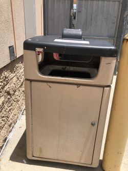 Smoker’s Garbage Bin
