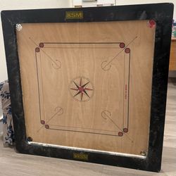 Carrom board set