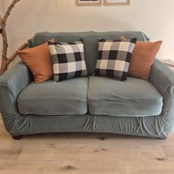 🔥Brown Comfy Loveseat Including Sage Green Cover And Throw Pillows