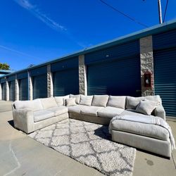 Comfy Large Grey 3-piece sectional Couch *Free Delivery Available*