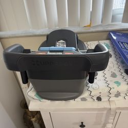 UPPAbaby Extra Mesa Car Seat Base / Compatible with Mesa, V2 & V3 Infant Car Seats / SmartSecure Installation