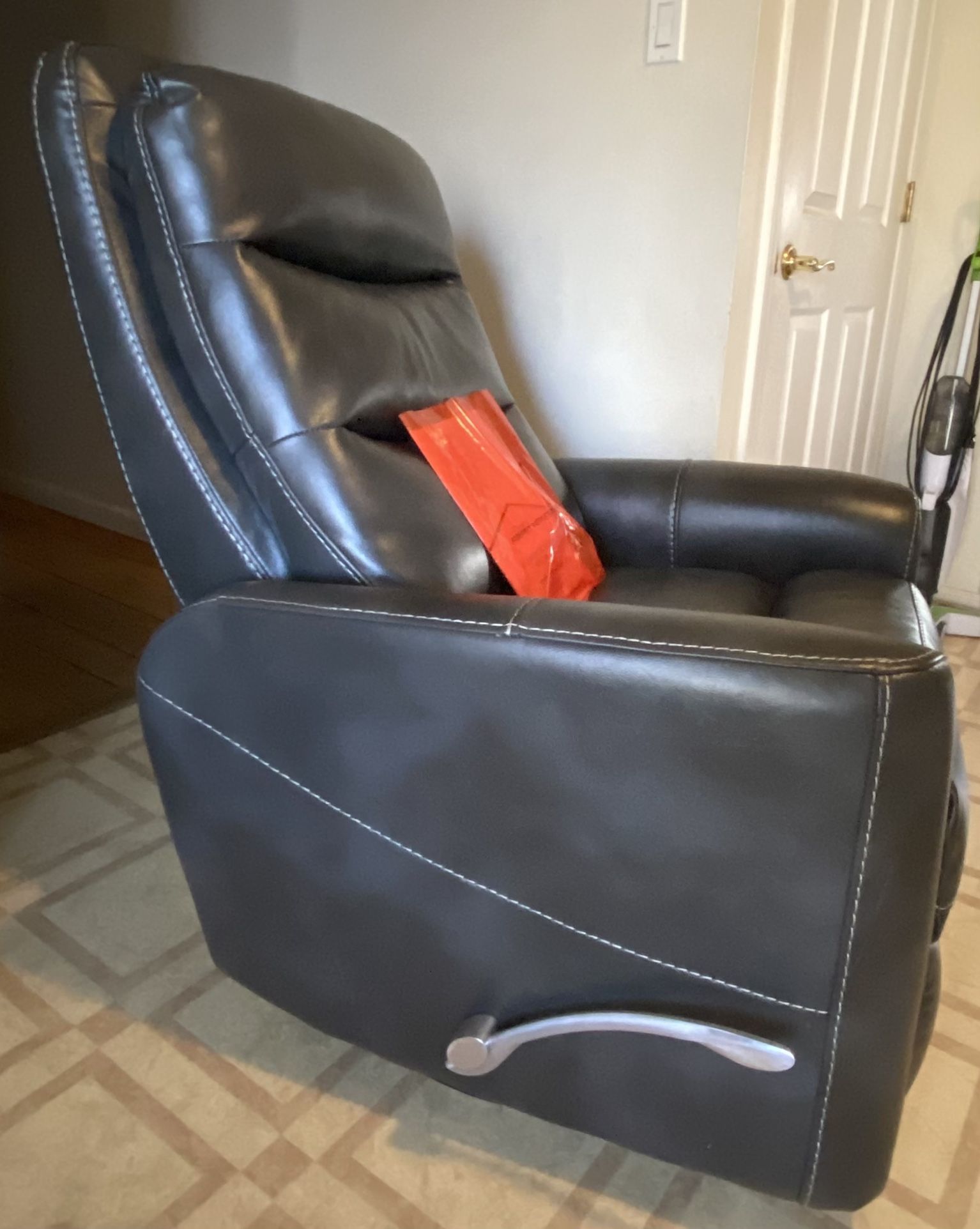 Somerset Leather Swivel Glider Recliner By Broyhill for Sale in Middle