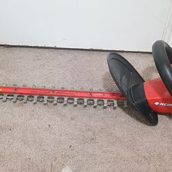 Black+Decker 24" Electric Hedge Trimmer – Good Condition