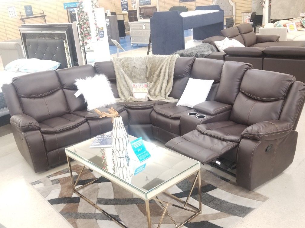 BRAND NEW BROWN SECTIONAL WITH USB IN CONSOLE