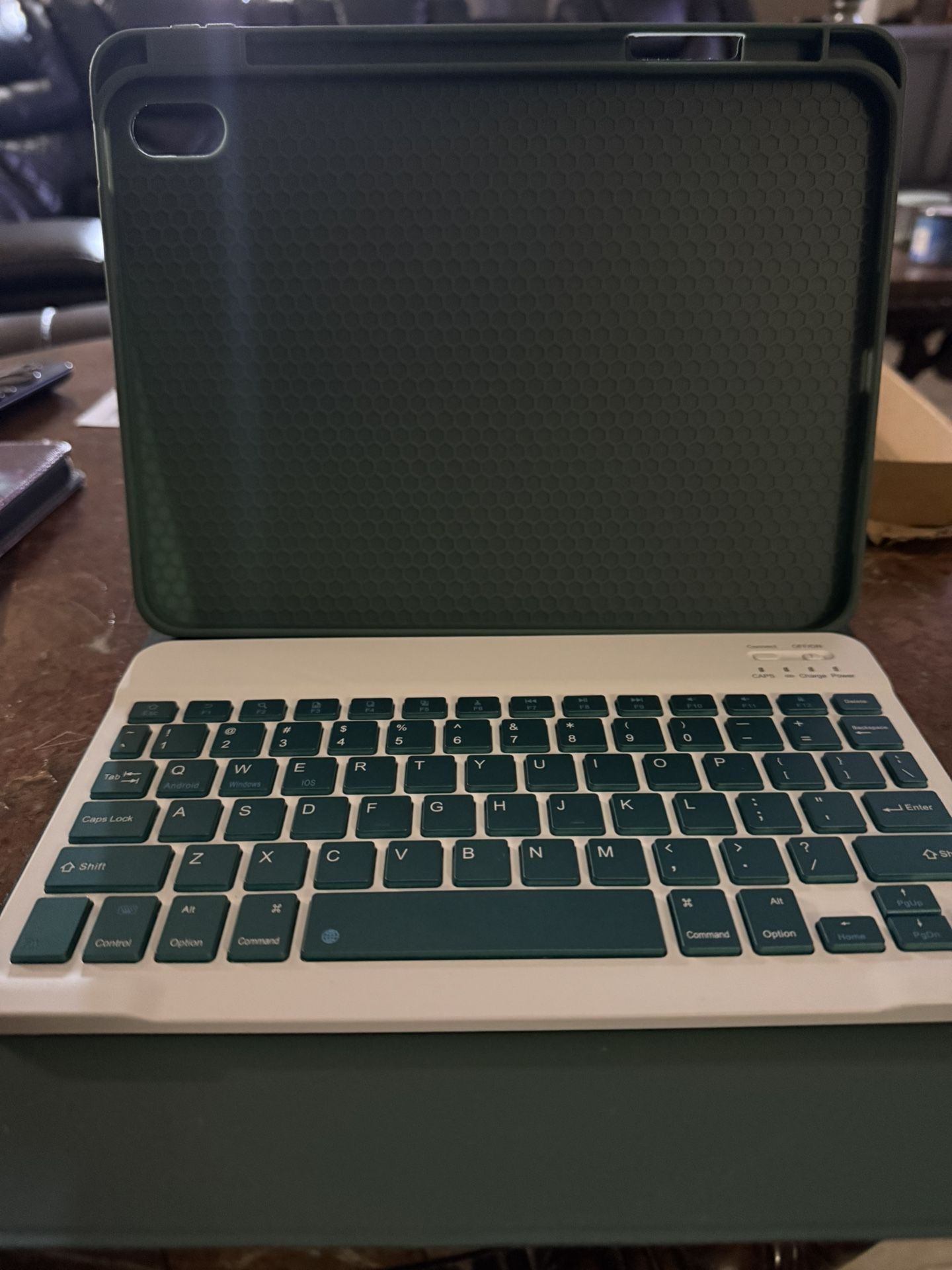 iPad 10.9 Inch Case With Magnetic Keyboard